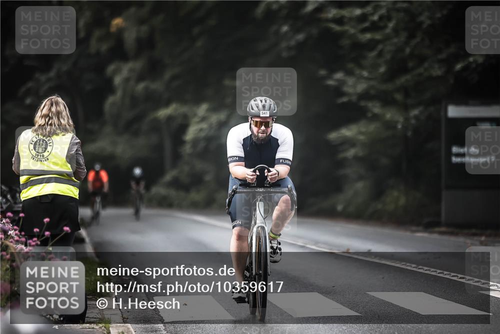 13.09.2026 - Stadtparktriathlon H.Heesch http://msf.ph/oto/10359617 13.09.2026 11:13:57 Radfahren 512, 541, 687 meine-sportfotos.de