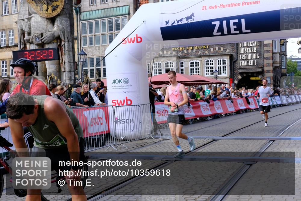 13.09.2026 - 21. swb-Marathon Bremen Tim E. http://msf.ph/oto/10359618 13.09.2026 12:56:18 Ziel 1583, 2072, 5163, 6630, 10034, 13080 meine-sportfotos.de