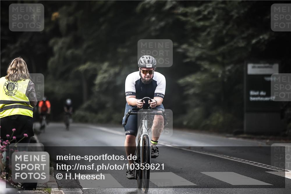13.09.2026 - Stadtparktriathlon H.Heesch http://msf.ph/oto/10359621 13.09.2026 11:13:57 Radfahren 512, 541, 687 meine-sportfotos.de