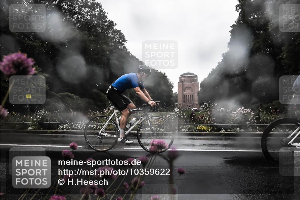 13.09.2026 - Stadtparktriathlon H.Heesch http://msf.ph/oto/10359622 13.09.2026 12:04:02 Radfahren 833, 836, 958, 1060 meine-sportfotos.de