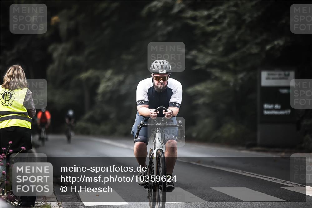 13.09.2026 - Stadtparktriathlon H.Heesch http://msf.ph/oto/10359624 13.09.2026 11:13:57 Radfahren 512, 541, 687 meine-sportfotos.de