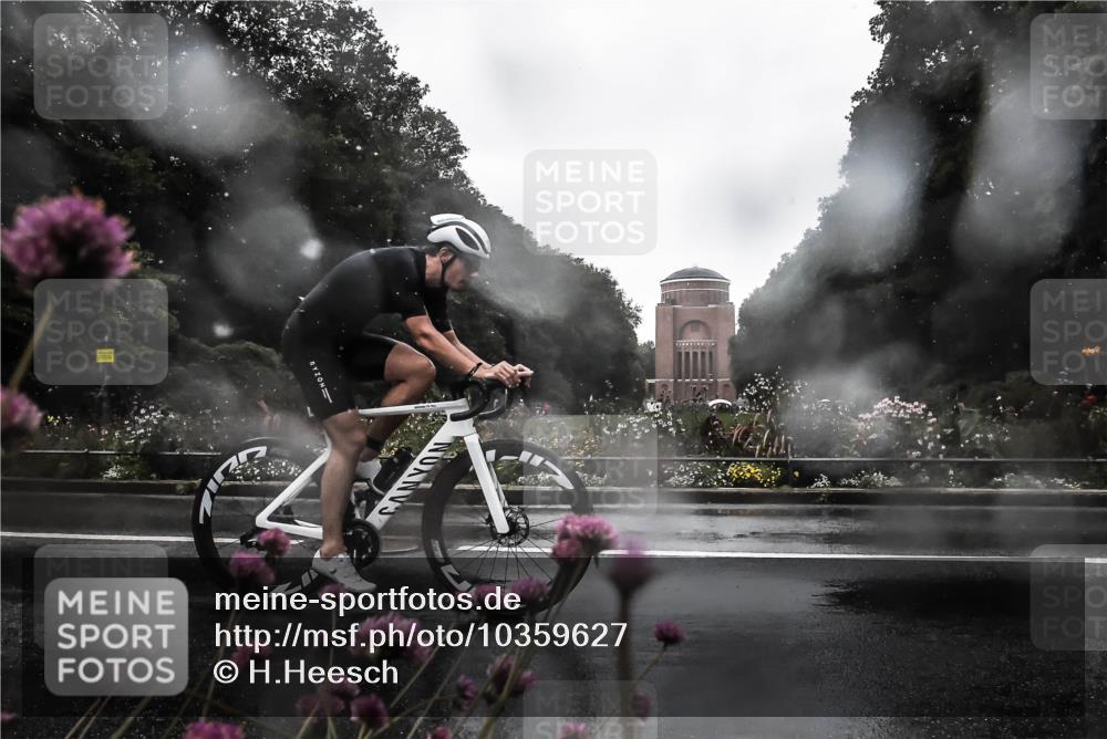 13.09.2026 - Stadtparktriathlon H.Heesch http://msf.ph/oto/10359627 13.09.2026 12:04:04 Radfahren 833, 836, 958, 1060 meine-sportfotos.de
