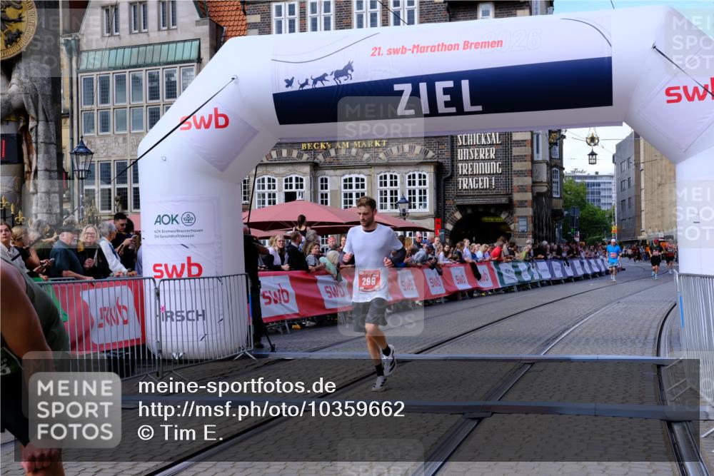 13.09.2026 - 21. swb-Marathon Bremen Tim E. http://msf.ph/oto/10359662 13.09.2026 12:56:20 Ziel 1583, 6630, 13080 meine-sportfotos.de