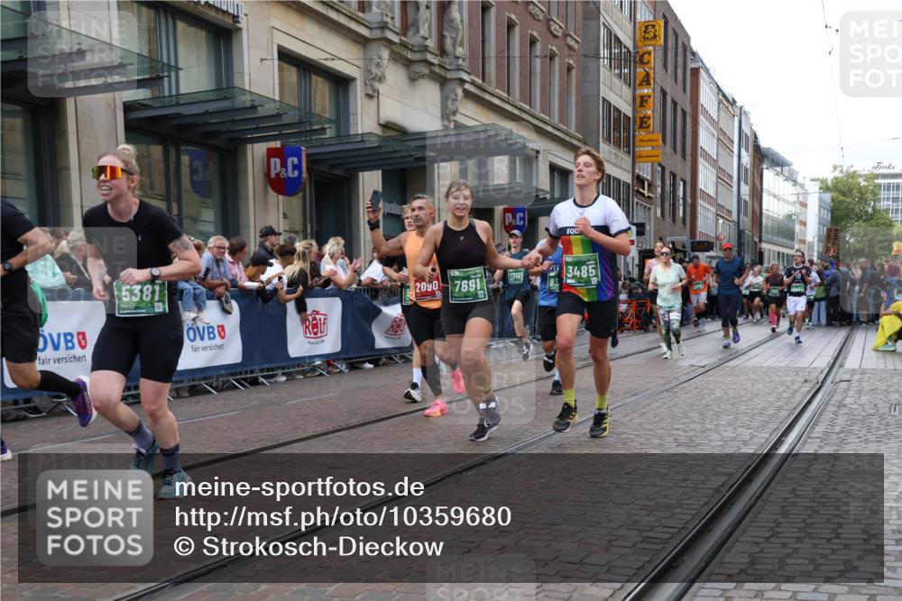 13.09.2026 - 21. swb-Marathon Bremen Strokosch-Dieckow http://msf.ph/oto/10359680 13.09.2026 13:35:32 Ziel 318, 532, 607, 2565, 3026, 3056, 3087, 3226, 3454, 3485, 3704, 3780, 3857, 4016, 4048, 5026, 5071, 5157, 5276, 5308, 5381, 5467, 5468, 5584, 5586, 5816, 6159, 6465, 6466, 6644, 6649, 6724, 6874, 7036, 7043, 7235, 7385, 7675, 7691, 7804, 8145, 8227, 8335, 8705, 8816, 9243, 9784, 9862, 9892, 9912, 13121, 13179, 13213, 156, 536, 1150, 2003, 2041, 2090, 2318, 2356, 2625, 2866, 3055, 3311, 3621, 3916, 4062, 4326, 4635, 4985, 5016, 5661, 6315, 6320, 6418, 6465, 6466, 6750, 6837 meine-sportfotos.de