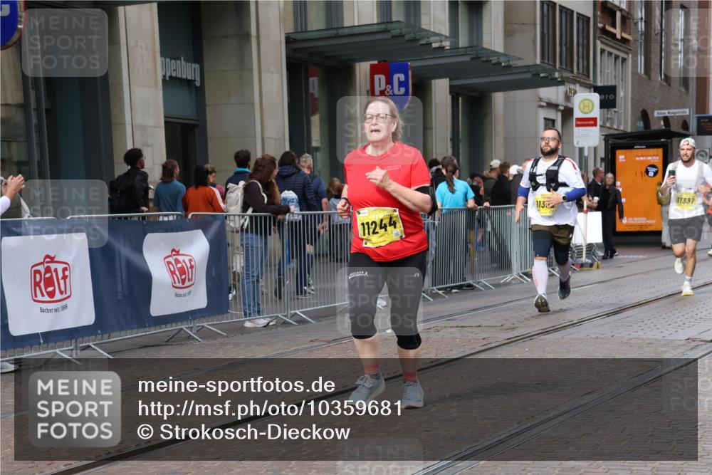 13.09.2026 - 21. swb-Marathon Bremen Strokosch-Dieckow http://msf.ph/oto/10359681 13.09.2026 11:20:01 Ziel 10161, 11244, 11296, 11333, 11337, 12285, 12374, 10430, 10882, 11546, 12472 meine-sportfotos.de