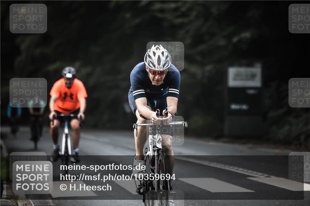 13.09.2026 - Stadtparktriathlon H.Heesch http://msf.ph/oto/10359694 13.09.2026 11:14:05 Radfahren 614, 658, 674 meine-sportfotos.de