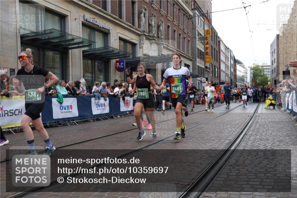 13.09.2026 - 21. swb-Marathon Bremen Strokosch-Dieckow http://msf.ph/oto/10359697 13.09.2026 13:35:33 Ziel 318, 532, 607, 2565, 3026, 3056, 3087, 3226, 3454, 3485, 3704, 3780, 3857, 4016, 4048, 5026, 5071, 5157, 5276, 5308, 5381, 5467, 5468, 5584, 5586, 5816, 6159, 6644, 6649, 6724, 6874, 7036, 7043, 7235, 7385, 7675, 7691, 7804, 8145, 8227, 8335, 8705, 8816, 9243, 9784, 9862, 9892, 9912, 13121, 13179, 13213, 156, 1150, 2003, 2041, 2090, 2318, 2356, 2625, 2866, 3055, 3311, 3621, 3916, 4062, 4326, 4635, 4985, 5016, 5661, 6315, 6320, 6418, 6465, 6466, 6644, 6837 meine-sportfotos.de
