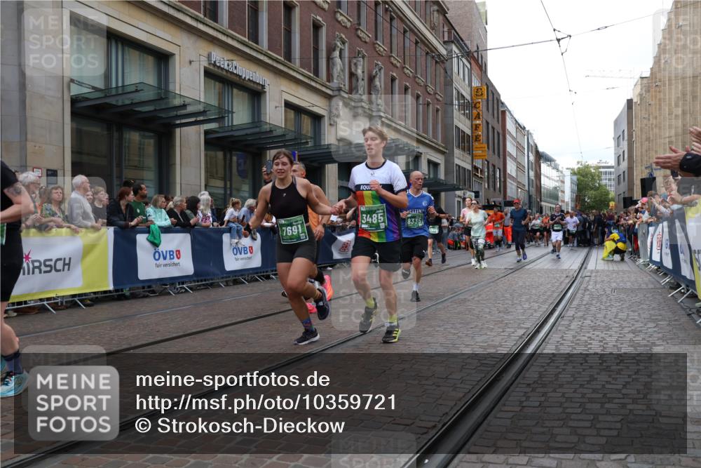 13.09.2026 - 21. swb-Marathon Bremen Strokosch-Dieckow http://msf.ph/oto/10359721 13.09.2026 13:35:33 Ziel 318, 532, 607, 2565, 3026, 3056, 3087, 3226, 3454, 3485, 3704, 3780, 3857, 4016, 4048, 5026, 5071, 5157, 5276, 5308, 5381, 5467, 5468, 5584, 5586, 5816, 6159, 6644, 6649, 6724, 6874, 7036, 7043, 7235, 7385, 7675, 7691, 7804, 8145, 8227, 8335, 8705, 8816, 9243, 9784, 9862, 9892, 9912, 13121, 13179, 13213, 156, 1150, 2003, 2041, 2090, 2318, 2356, 2625, 2866, 3055, 3311, 3621, 3916, 4062, 4326, 4635, 4985, 5016, 5661, 6315, 6320, 6418, 6465, 6466, 6644, 6837 meine-sportfotos.de