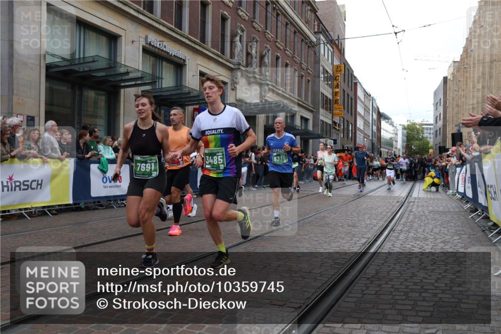 13.09.2026 - 21. swb-Marathon Bremen Strokosch-Dieckow http://msf.ph/oto/10359745 13.09.2026 13:35:33 Ziel 318, 532, 607, 2565, 3026, 3056, 3087, 3226, 3454, 3485, 3704, 3780, 3857, 4016, 4048, 5026, 5071, 5157, 5276, 5308, 5381, 5467, 5468, 5584, 5586, 5816, 6159, 6644, 6649, 6724, 6874, 7036, 7043, 7235, 7385, 7675, 7691, 7804, 8145, 8227, 8335, 8705, 8816, 9243, 9784, 9862, 9892, 9912, 13121, 13179, 13213, 156, 1150, 2003, 2041, 2090, 2318, 2356, 2625, 2866, 3055, 3311, 3621, 3916, 4062, 4326, 4635, 4985, 5016, 5661, 6315, 6320, 6418, 6465, 6466, 6644, 6837 meine-sportfotos.de