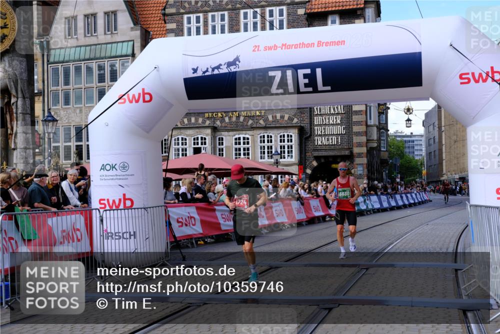 13.09.2026 - 21. swb-Marathon Bremen Tim E. http://msf.ph/oto/10359746 13.09.2026 12:56:31 Ziel 250, 6630 meine-sportfotos.de
