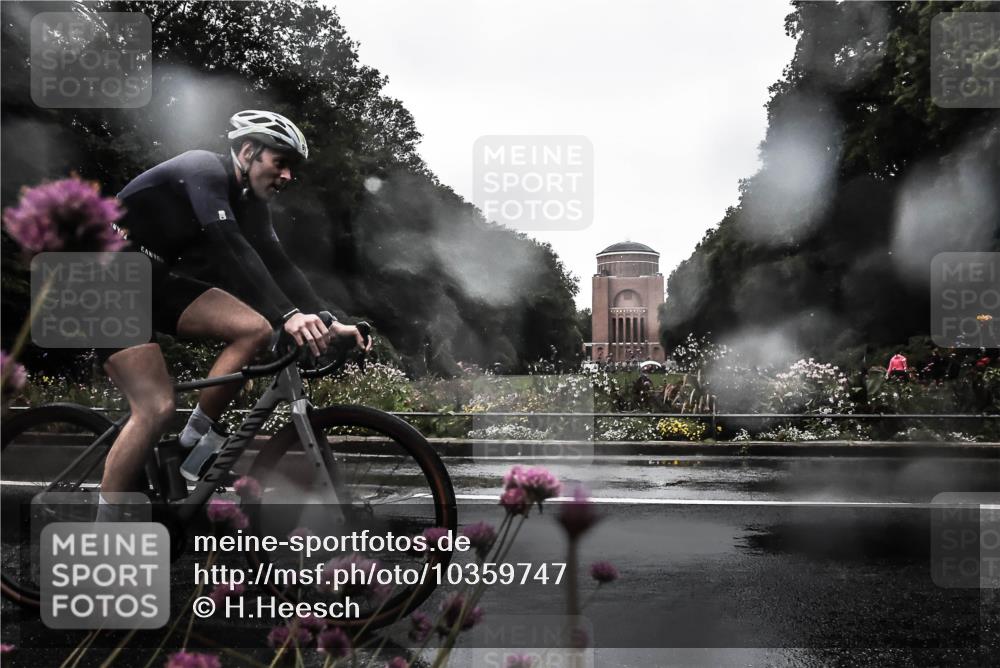 13.09.2026 - Stadtparktriathlon H.Heesch http://msf.ph/oto/10359747 13.09.2026 12:04:50 Radfahren 858, 937, 979 meine-sportfotos.de