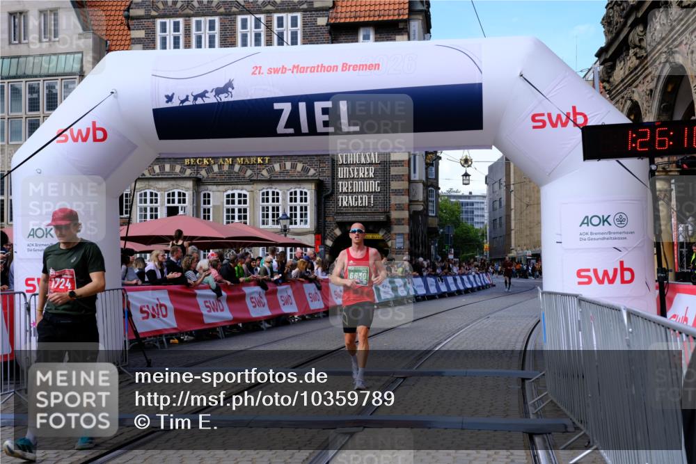 13.09.2026 - 21. swb-Marathon Bremen Tim E. http://msf.ph/oto/10359789 13.09.2026 12:56:32 Ziel 250, 6630 meine-sportfotos.de