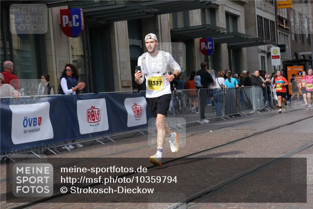 13.09.2026 - 21. swb-Marathon Bremen Strokosch-Dieckow http://msf.ph/oto/10359794 13.09.2026 11:20:05 Ziel 10161, 11244, 11296, 11333, 11337, 11541, 11980, 12285, 12374, 10430, 10882, 11333, 11546, 12472 meine-sportfotos.de