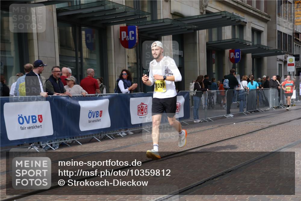 13.09.2026 - 21. swb-Marathon Bremen Strokosch-Dieckow http://msf.ph/oto/10359812 13.09.2026 11:20:06 Ziel 10161, 11244, 11296, 11337, 11541, 11980, 12285, 12374, 10430, 10882, 11244, 11333, 11337, 11546, 12472 meine-sportfotos.de