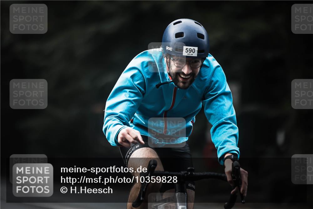 13.09.2026 - Stadtparktriathlon H.Heesch http://msf.ph/oto/10359828 13.09.2026 11:14:13 Radfahren 590, 614, 658 meine-sportfotos.de