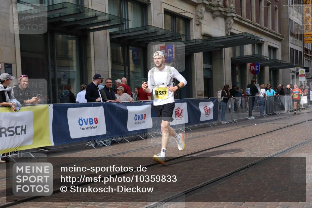 13.09.2026 - 21. swb-Marathon Bremen Strokosch-Dieckow http://msf.ph/oto/10359833 13.09.2026 11:20:06 Ziel 10161, 11244, 11296, 11337, 11541, 11980, 12285, 12374, 10430, 10882, 11244, 11333, 11337, 11546, 12472 meine-sportfotos.de