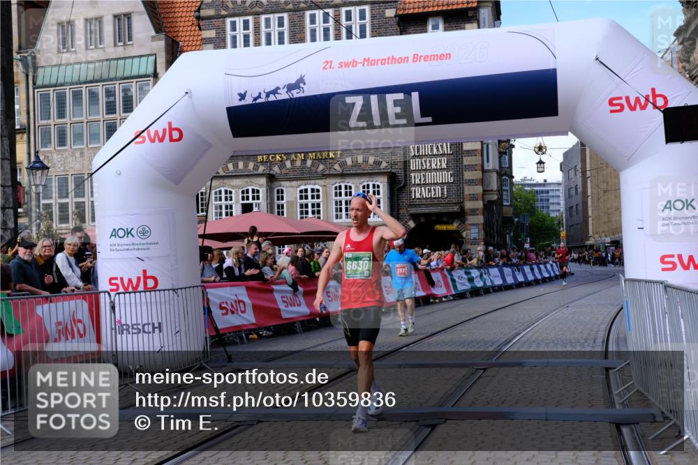 13.09.2026 - 21. swb-Marathon Bremen Tim E. http://msf.ph/oto/10359836 13.09.2026 12:56:34 Ziel 250, 6630 meine-sportfotos.de