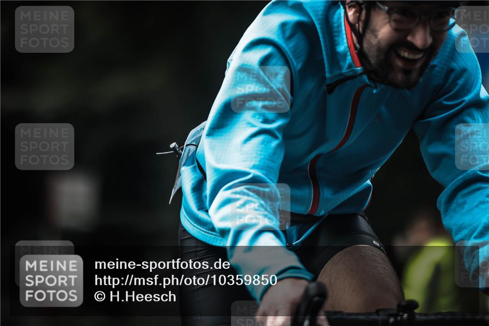 13.09.2026 - Stadtparktriathlon H.Heesch http://msf.ph/oto/10359850 13.09.2026 11:14:13 Radfahren 590, 614, 658 meine-sportfotos.de