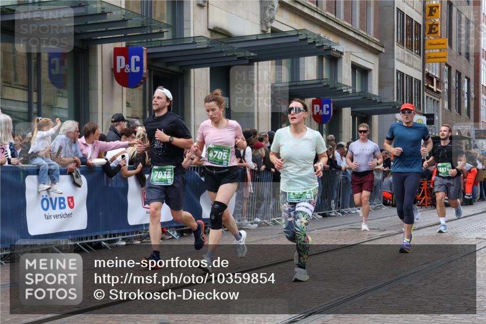 13.09.2026 - 21. swb-Marathon Bremen Strokosch-Dieckow http://msf.ph/oto/10359854 13.09.2026 13:35:35 Ziel 318, 532, 563, 607, 1867, 2565, 3026, 3056, 3087, 3226, 3454, 3485, 3489, 3704, 3780, 3857, 4016, 4048, 5026, 5071, 5157, 5276, 5308, 5381, 5467, 5468, 5584, 5586, 5816, 6159, 6649, 6724, 6874, 7036, 7043, 7235, 7256, 7385, 7675, 7691, 7804, 8145, 8227, 8335, 8705, 8816, 9243, 9784, 9862, 9892, 9912, 13121, 13179, 13213, 156, 1150, 2003, 2041, 2090, 2318, 2356, 2625, 2866, 3055, 3311, 3621, 3916, 4062, 4326, 4635, 5016, 5308, 5661, 6315, 6320, 6418, 6465, 6466, 6644, 6837 meine-sportfotos.de