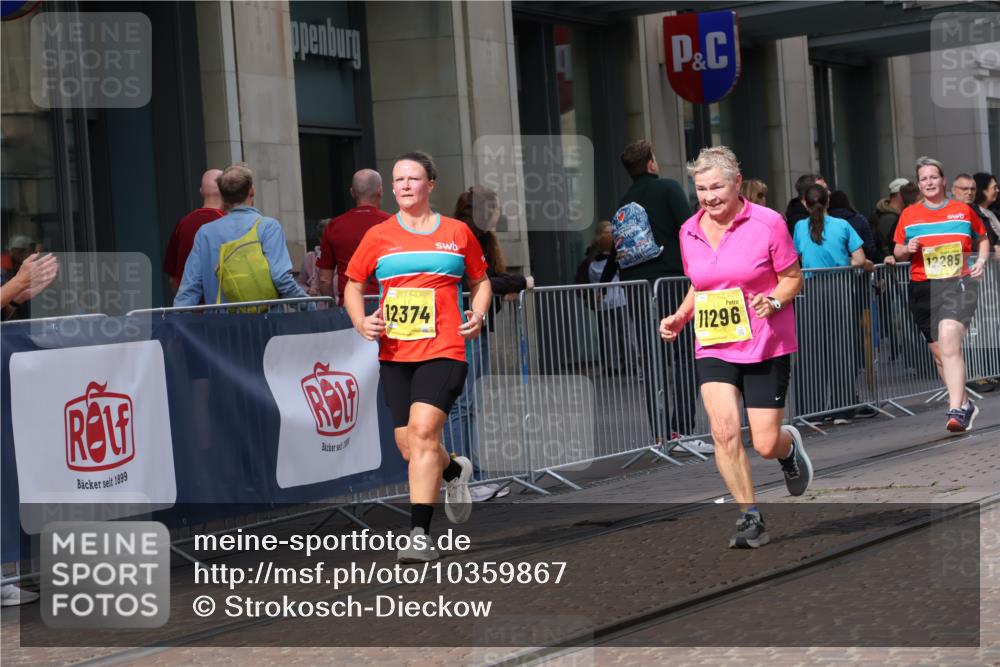 13.09.2026 - 21. swb-Marathon Bremen Strokosch-Dieckow http://msf.ph/oto/10359867 13.09.2026 11:20:10 Ziel 10161, 11296, 11529, 11530, 11541, 11675, 11980, 12285, 12316, 12317, 12374, 10430, 10882, 11244, 11333, 11337, 11546, 12472 meine-sportfotos.de
