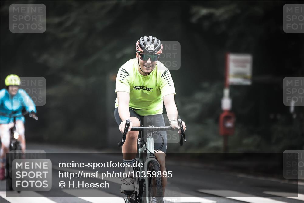 13.09.2026 - Stadtparktriathlon H.Heesch http://msf.ph/oto/10359895 13.09.2026 09:58:50 Radfahren 285, 343 meine-sportfotos.de