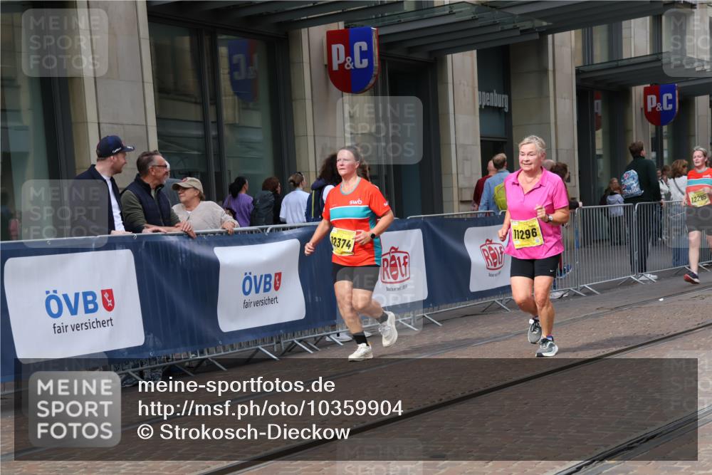 13.09.2026 - 21. swb-Marathon Bremen Strokosch-Dieckow http://msf.ph/oto/10359904 13.09.2026 11:20:11 Ziel 10161, 11296, 11529, 11530, 11541, 11675, 11980, 12285, 12316, 12317, 12374, 10430, 10882, 11244, 11333, 11337, 11546, 12472 meine-sportfotos.de
