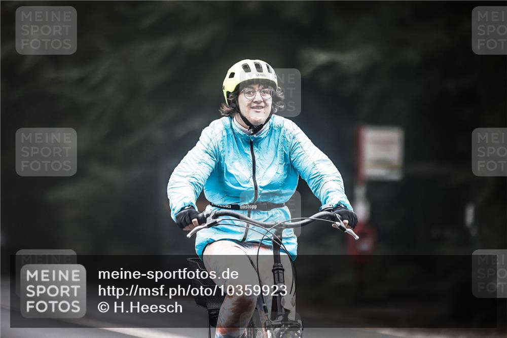 13.09.2026 - Stadtparktriathlon H.Heesch http://msf.ph/oto/10359923 13.09.2026 09:58:52 Radfahren 217, 285, 343 meine-sportfotos.de