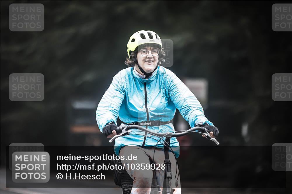13.09.2026 - Stadtparktriathlon H.Heesch http://msf.ph/oto/10359928 13.09.2026 09:58:52 Radfahren 217, 285, 343 meine-sportfotos.de