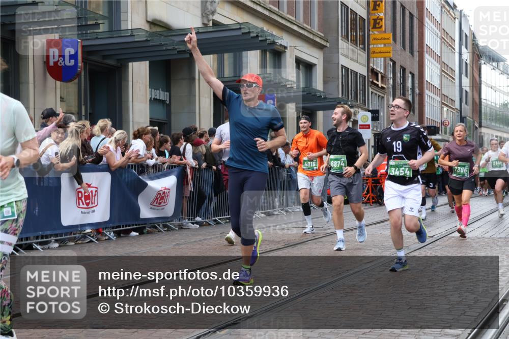 13.09.2026 - 21. swb-Marathon Bremen Strokosch-Dieckow http://msf.ph/oto/10359936 13.09.2026 13:35:37 Ziel 318, 532, 563, 1867, 2565, 3026, 3056, 3087, 3226, 3454, 3485, 3489, 3704, 3780, 3857, 4016, 4048, 5026, 5071, 5157, 5276, 5381, 5467, 5468, 5584, 5586, 5816, 6159, 6649, 6724, 6874, 6982, 7036, 7043, 7235, 7256, 7385, 7675, 7691, 7804, 8145, 8227, 8275, 8335, 8705, 9243, 9784, 9892, 9912, 13121, 13179, 13213, 156, 607, 1150, 2003, 2041, 2090, 2318, 2356, 2625, 2866, 3055, 3621, 3704, 4062, 4326, 5308, 5661, 6315, 6320, 6418, 6465, 6466, 6644, 6837 meine-sportfotos.de
