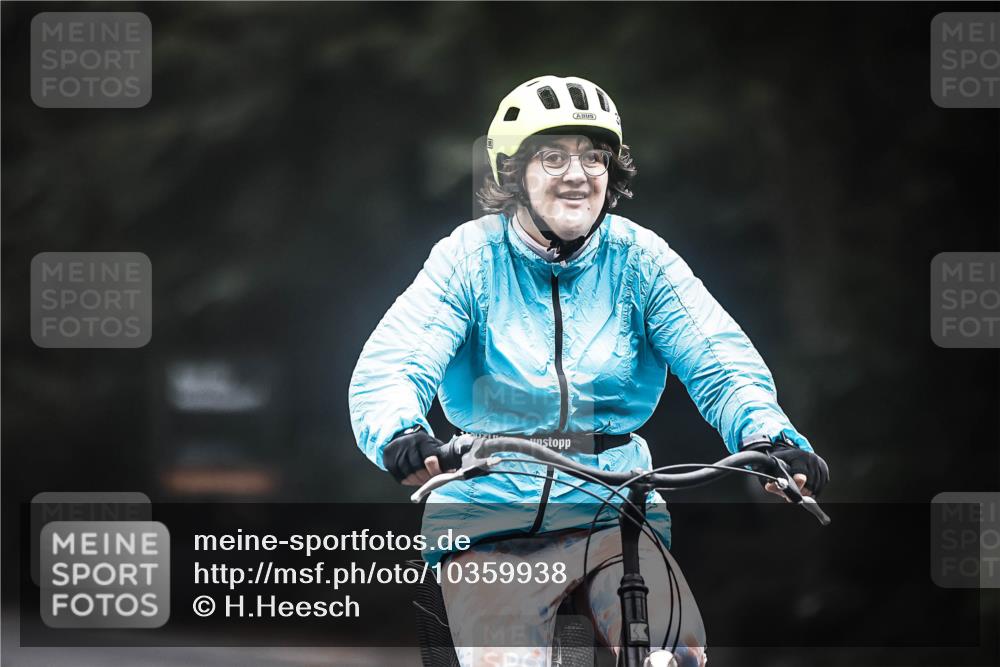 13.09.2026 - Stadtparktriathlon H.Heesch http://msf.ph/oto/10359938 13.09.2026 09:58:52 Radfahren 217, 285, 343 meine-sportfotos.de