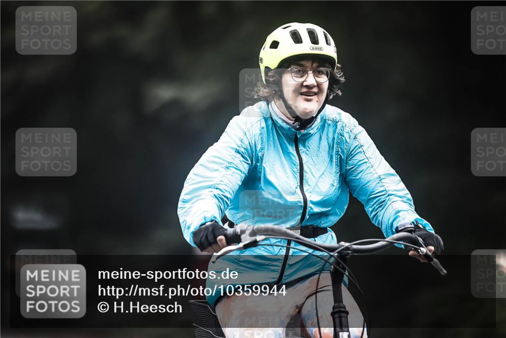 13.09.2026 - Stadtparktriathlon H.Heesch http://msf.ph/oto/10359944 13.09.2026 09:58:53 Radfahren 217, 285, 292, 343 meine-sportfotos.de
