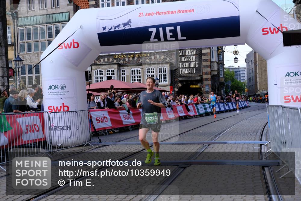 13.09.2026 - 21. swb-Marathon Bremen Tim E. http://msf.ph/oto/10359949 13.09.2026 12:56:53 Ziel 901, 1212, 1288, 4936, 13224 meine-sportfotos.de