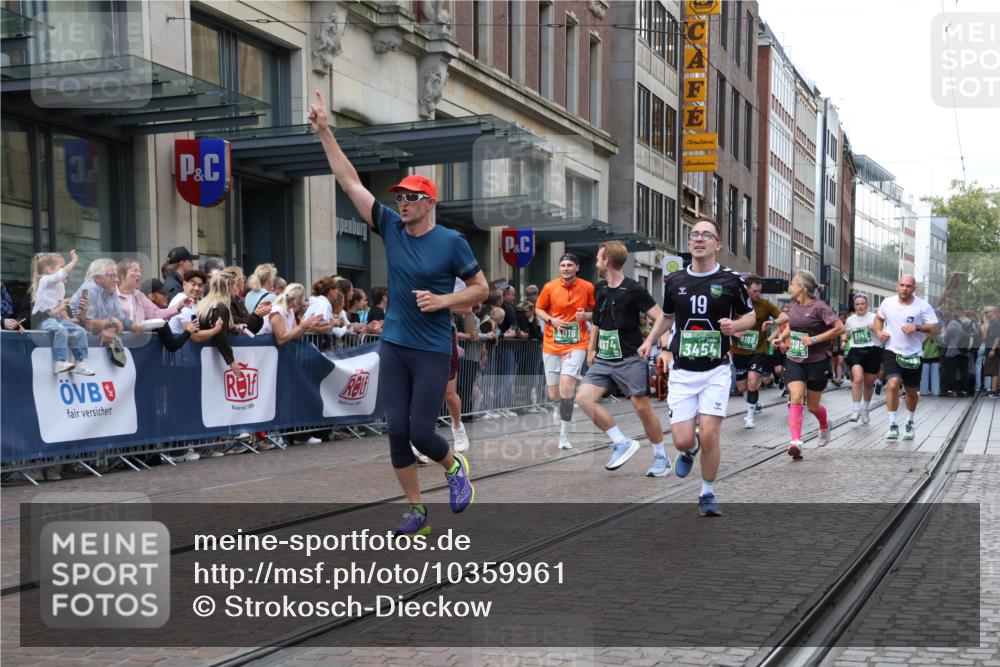 13.09.2026 - 21. swb-Marathon Bremen Strokosch-Dieckow http://msf.ph/oto/10359961 13.09.2026 13:35:37 Ziel 318, 532, 563, 1867, 2565, 3026, 3056, 3087, 3226, 3454, 3485, 3489, 3704, 3780, 3857, 4016, 4048, 5026, 5071, 5157, 5276, 5381, 5467, 5468, 5584, 5586, 5816, 6159, 6649, 6724, 6874, 6982, 7036, 7043, 7235, 7256, 7385, 7675, 7691, 7804, 8145, 8227, 8275, 8335, 8705, 9243, 9784, 9892, 9912, 13121, 13179, 13213, 156, 607, 1150, 2003, 2041, 2090, 2318, 2356, 2625, 2866, 3055, 3621, 3704, 4062, 4326, 5308, 5661, 6315, 6320, 6418, 6465, 6466, 6644, 6837 meine-sportfotos.de