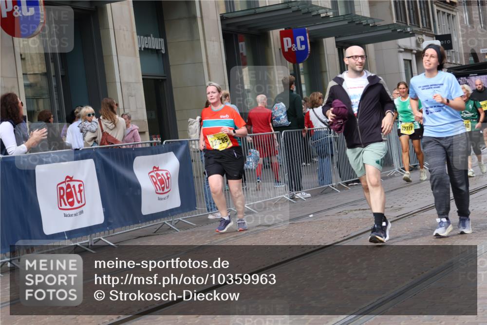 13.09.2026 - 21. swb-Marathon Bremen Strokosch-Dieckow http://msf.ph/oto/10359963 13.09.2026 11:20:13 Ziel 10161, 11296, 11529, 11530, 11541, 11675, 11980, 12153, 12285, 12316, 12317, 12374, 10430, 11244, 11333, 11337, 11546, 12472 meine-sportfotos.de