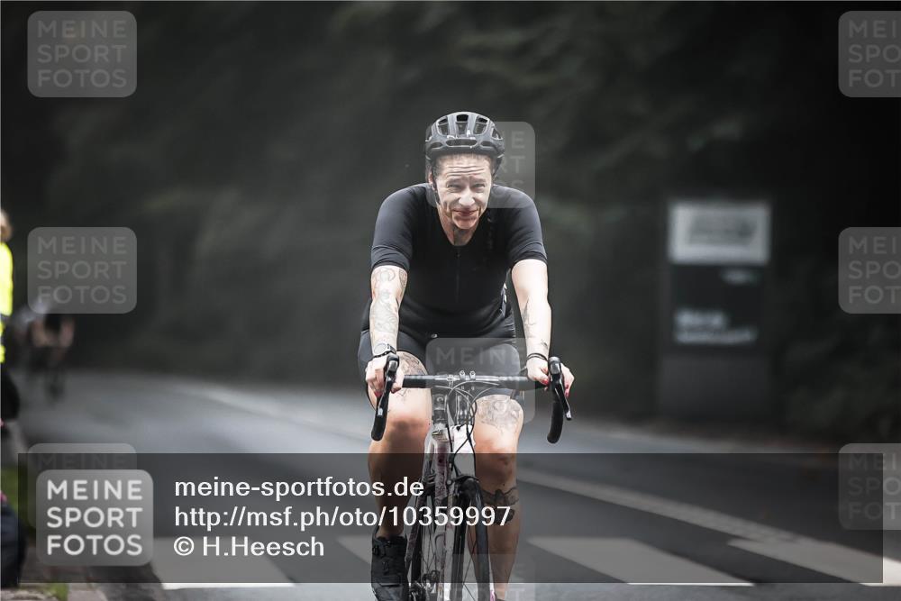 13.09.2026 - Stadtparktriathlon H.Heesch http://msf.ph/oto/10359997 13.09.2026 09:58:59 Radfahren 217, 220, 292 meine-sportfotos.de