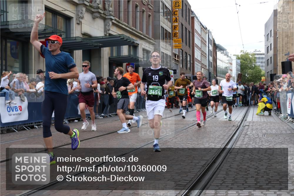13.09.2026 - 21. swb-Marathon Bremen Strokosch-Dieckow http://msf.ph/oto/10360009 13.09.2026 13:35:38 Ziel 318, 532, 563, 1867, 2565, 3026, 3056, 3087, 3226, 3454, 3485, 3489, 3780, 3857, 4016, 4048, 5026, 5071, 5157, 5276, 5381, 5467, 5468, 5584, 5586, 5816, 6159, 6724, 6874, 6982, 7036, 7043, 7235, 7256, 7385, 7675, 7691, 7804, 8145, 8227, 8275, 8335, 8488, 8705, 9243, 9497, 9784, 9892, 9912, 13121, 13179, 13213, 156, 607, 1150, 2041, 2090, 2318, 2356, 2625, 2866, 3055, 3087, 3226, 3621, 3704, 3780, 4062, 4326, 5308, 5661, 6315, 6418, 6465, 6466, 6644, 6837 meine-sportfotos.de