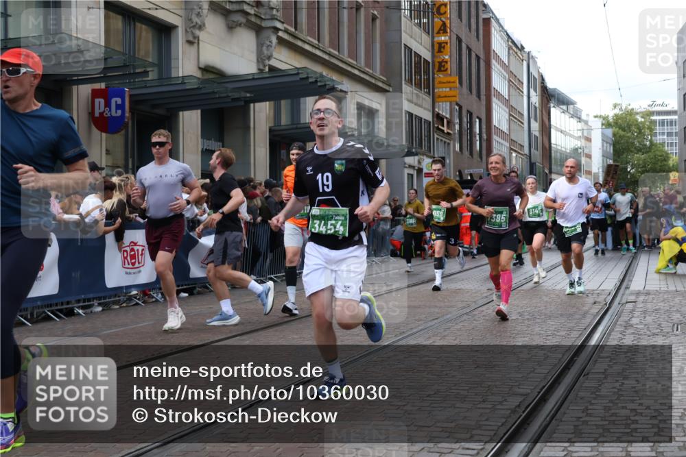 13.09.2026 - 21. swb-Marathon Bremen Strokosch-Dieckow http://msf.ph/oto/10360030 13.09.2026 13:35:38 Ziel 318, 532, 563, 1867, 2565, 3026, 3056, 3087, 3226, 3454, 3485, 3489, 3780, 3857, 4016, 4048, 5026, 5071, 5157, 5276, 5381, 5467, 5468, 5584, 5586, 5816, 6159, 6724, 6874, 6982, 7036, 7043, 7235, 7256, 7385, 7675, 7691, 7804, 8145, 8227, 8275, 8335, 8488, 8705, 9243, 9497, 9784, 9892, 9912, 13121, 13179, 13213, 156, 607, 1150, 2041, 2090, 2318, 2356, 2625, 2866, 3055, 3087, 3226, 3621, 3704, 3780, 4062, 4326, 5308, 5661, 6315, 6418, 6465, 6466, 6644, 6837 meine-sportfotos.de