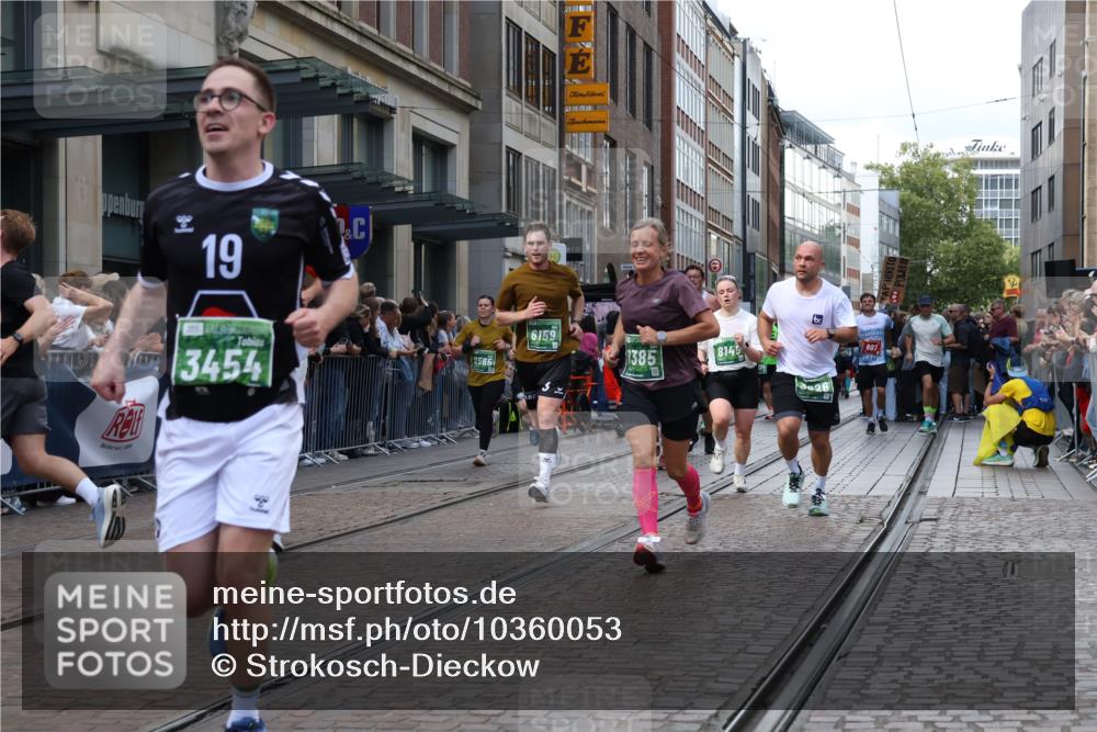 13.09.2026 - 21. swb-Marathon Bremen Strokosch-Dieckow http://msf.ph/oto/10360053 13.09.2026 13:35:38 Ziel 318, 532, 563, 1867, 2565, 3026, 3056, 3087, 3226, 3454, 3485, 3489, 3780, 3857, 4016, 4048, 5026, 5071, 5157, 5276, 5381, 5467, 5468, 5584, 5586, 5816, 6159, 6724, 6874, 6982, 7036, 7043, 7235, 7256, 7385, 7675, 7691, 7804, 8145, 8227, 8275, 8335, 8488, 8705, 9243, 9497, 9784, 9892, 9912, 13121, 13179, 13213, 156, 607, 1150, 2041, 2090, 2318, 2356, 2625, 2866, 3055, 3087, 3226, 3621, 3704, 3780, 4062, 4326, 5308, 5661, 6315, 6418, 6465, 6466, 6644, 6837 meine-sportfotos.de