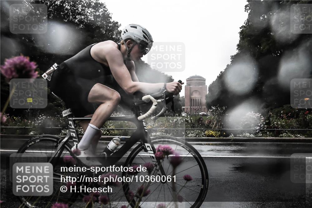 13.09.2026 - Stadtparktriathlon H.Heesch http://msf.ph/oto/10360061 13.09.2026 12:07:12 Radfahren 803, 851, 1057 meine-sportfotos.de