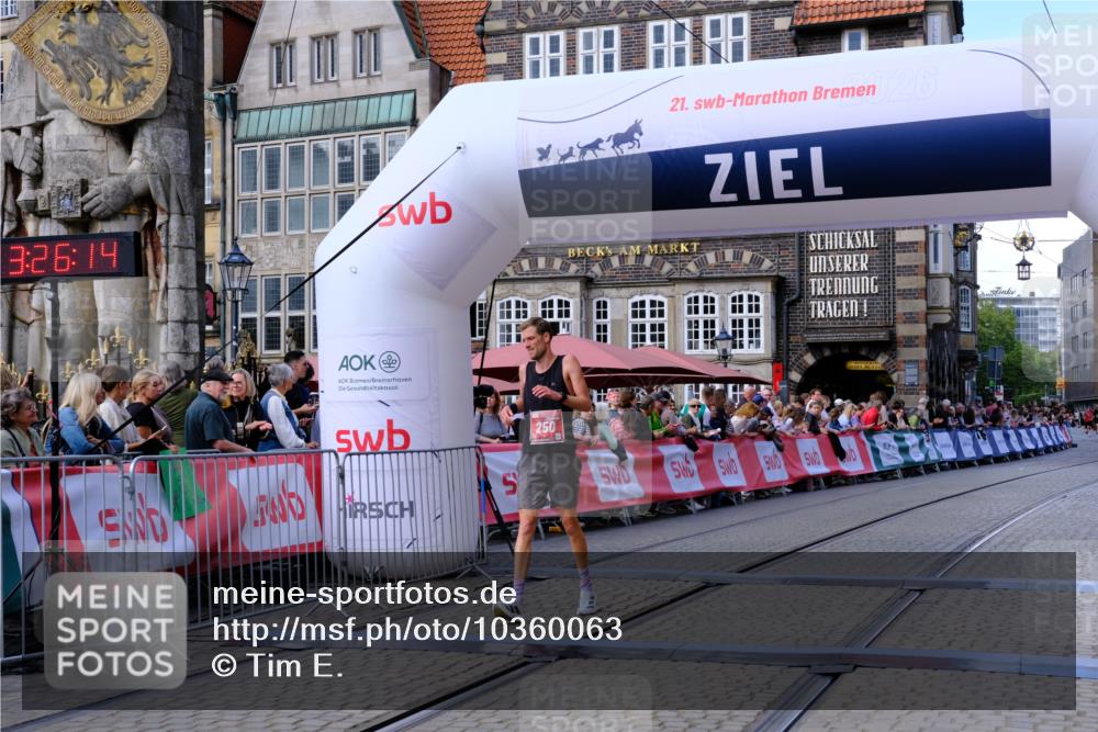 13.09.2026 - 21. swb-Marathon Bremen Tim E. http://msf.ph/oto/10360063 13.09.2026 12:57:02 Ziel 901, 1212, 1288, 4936, 7118 meine-sportfotos.de