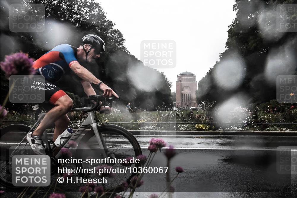 13.09.2026 - Stadtparktriathlon H.Heesch http://msf.ph/oto/10360067 13.09.2026 12:07:17 Radfahren 971, 975, 1055 meine-sportfotos.de