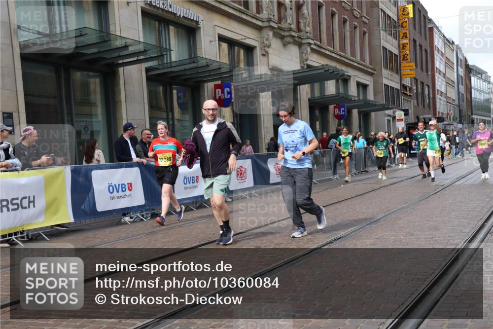 13.09.2026 - 21. swb-Marathon Bremen Strokosch-Dieckow http://msf.ph/oto/10360084 13.09.2026 11:20:16 Ziel 10161, 11296, 11529, 11530, 11541, 11675, 11980, 12153, 12285, 12316, 12317, 10430, 11244, 11333, 11337, 11546, 12374 meine-sportfotos.de
