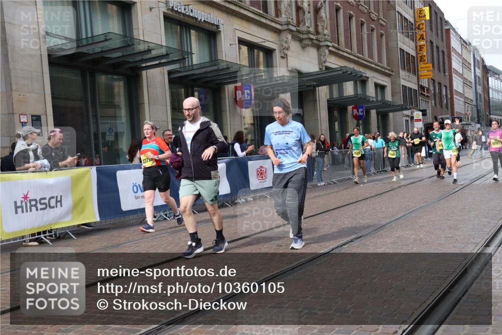 13.09.2026 - 21. swb-Marathon Bremen Strokosch-Dieckow http://msf.ph/oto/10360105 13.09.2026 11:20:16 Ziel 10161, 11296, 11529, 11530, 11541, 11675, 11980, 12153, 12285, 12316, 12317, 10430, 11244, 11333, 11337, 11546, 12374 meine-sportfotos.de