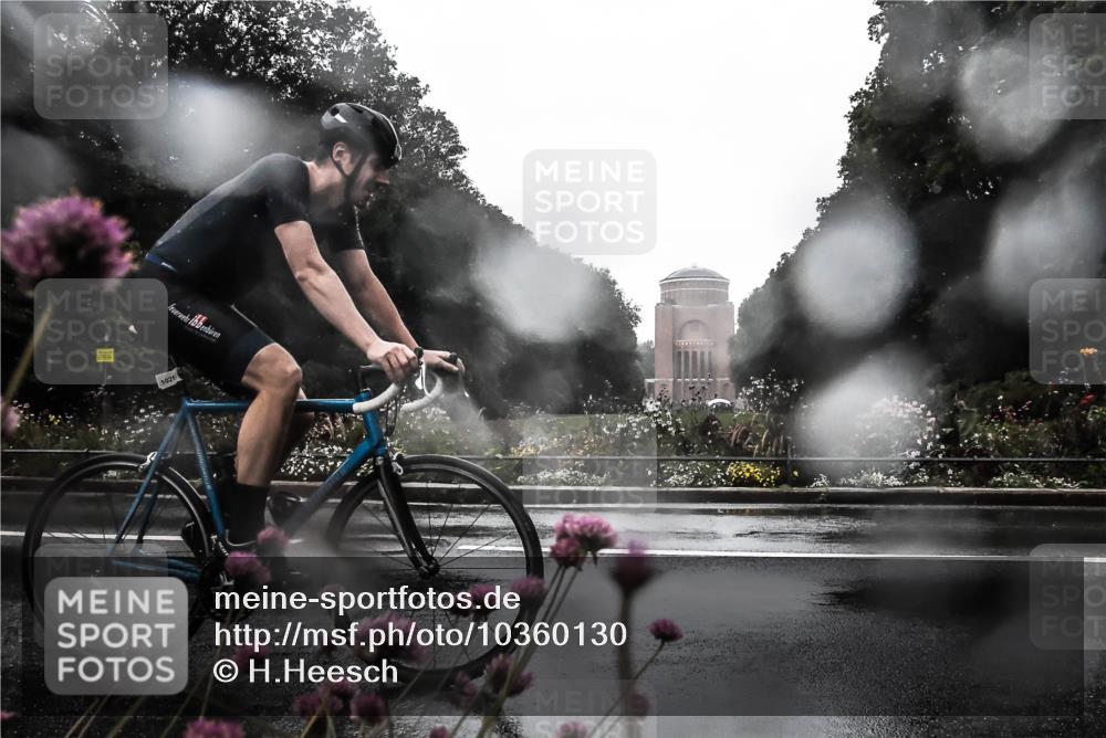 13.09.2026 - Stadtparktriathlon H.Heesch http://msf.ph/oto/10360130 13.09.2026 12:07:40 Radfahren 839, 983, 1026 meine-sportfotos.de