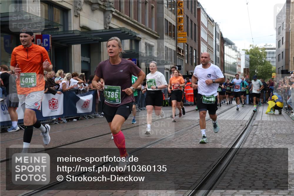 13.09.2026 - 21. swb-Marathon Bremen Strokosch-Dieckow http://msf.ph/oto/10360135 13.09.2026 13:35:40 Ziel 318, 532, 563, 1072, 1867, 2565, 2931, 3026, 3056, 3224, 3291, 3454, 3485, 3489, 3857, 4016, 4048, 5026, 5071, 5157, 5259, 5276, 5381, 5584, 5586, 5816, 6159, 6724, 6874, 6982, 7036, 7043, 7235, 7256, 7385, 7691, 7804, 8145, 8227, 8275, 8335, 8488, 8705, 9076, 9243, 9497, 9912, 13121, 13179, 156, 532, 607, 1150, 2041, 2090, 2318, 2356, 2866, 3055, 3087, 3226, 3621, 3704, 3780, 4062, 4326, 5308, 5467, 5468, 5586, 5661, 6315, 6418, 6465, 6466, 6644, 6837 meine-sportfotos.de
