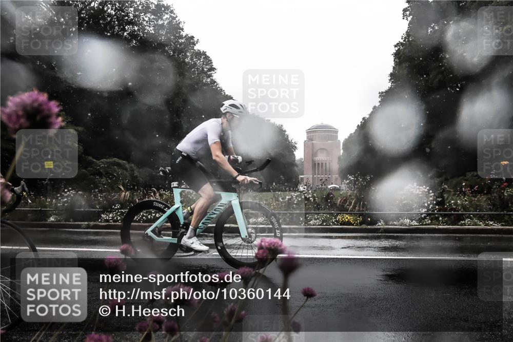 13.09.2026 - Stadtparktriathlon H.Heesch http://msf.ph/oto/10360144 13.09.2026 12:07:50 Radfahren 870, 878, 1040 meine-sportfotos.de