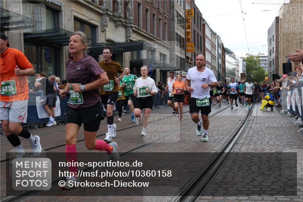 13.09.2026 - 21. swb-Marathon Bremen Strokosch-Dieckow http://msf.ph/oto/10360158 13.09.2026 13:35:40 Ziel 318, 532, 563, 1072, 1867, 2565, 2931, 3026, 3056, 3224, 3291, 3454, 3485, 3489, 3857, 4016, 4048, 5026, 5071, 5157, 5259, 5276, 5381, 5584, 5586, 5816, 6159, 6724, 6874, 6982, 7036, 7043, 7235, 7256, 7385, 7691, 7804, 8145, 8227, 8275, 8335, 8488, 8705, 9076, 9243, 9497, 9912, 13121, 13179, 156, 532, 607, 1150, 2041, 2090, 2318, 2356, 2866, 3055, 3087, 3226, 3621, 3704, 3780, 4062, 4326, 5308, 5467, 5468, 5586, 5661, 6315, 6418, 6465, 6466, 6644, 6837 meine-sportfotos.de