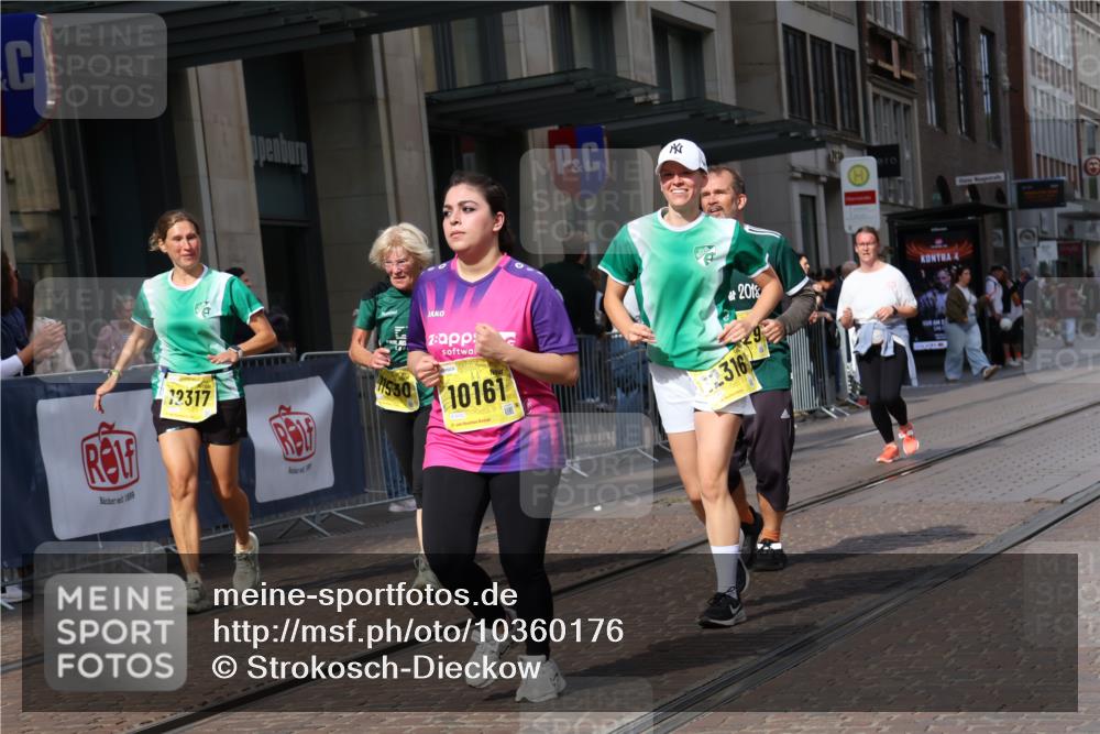 13.09.2026 - 21. swb-Marathon Bremen Strokosch-Dieckow http://msf.ph/oto/10360176 13.09.2026 11:20:19 Ziel 10161, 11296, 11529, 11530, 11541, 11675, 11980, 12153, 12285, 12316, 12317, 10430, 11244, 11296, 11333, 11337, 11546, 12374 meine-sportfotos.de