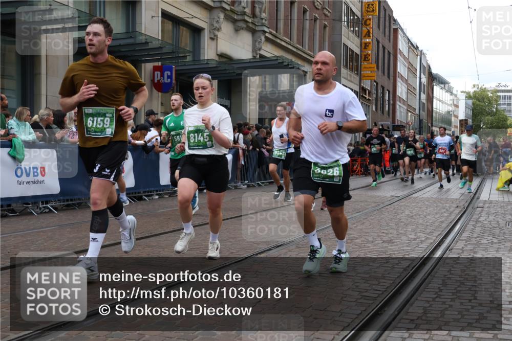 13.09.2026 - 21. swb-Marathon Bremen Strokosch-Dieckow http://msf.ph/oto/10360181 13.09.2026 13:35:41 Ziel 318, 563, 1072, 1867, 2565, 2931, 3026, 3056, 3224, 3291, 3454, 3485, 3489, 3857, 4016, 4048, 5026, 5071, 5157, 5259, 5276, 5381, 5584, 5816, 6159, 6724, 6874, 6982, 7036, 7043, 7235, 7256, 7385, 7691, 7804, 8145, 8227, 8275, 8335, 8488, 8705, 9076, 9226, 9243, 9497, 9912, 13121, 13179, 156, 532, 607, 1150, 2041, 2090, 2318, 2356, 2866, 3055, 3087, 3226, 3621, 3704, 3780, 4062, 4326, 5308, 5467, 5468, 5584, 5586, 5661, 6315, 6418, 6465, 6466, 6644, 6837 meine-sportfotos.de