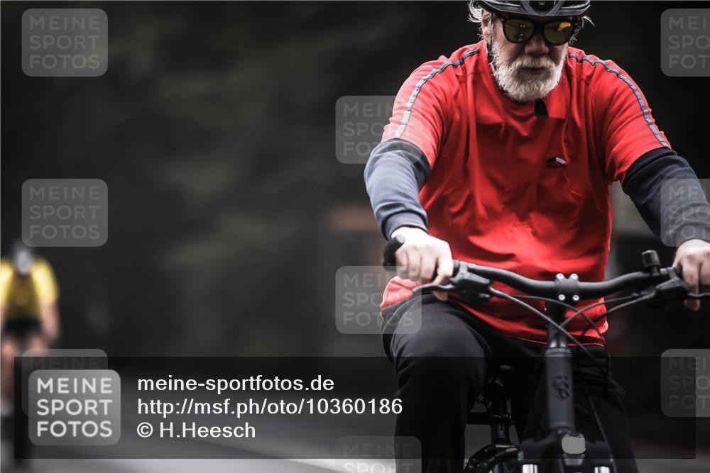 13.09.2026 - Stadtparktriathlon H.Heesch http://msf.ph/oto/10360186 13.09.2026 09:59:16 Radfahren 227, 234, 277, 295, 339, 344 meine-sportfotos.de